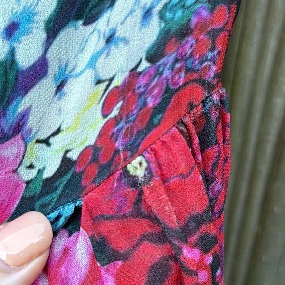 Rococo Sand Tallia ruffle bell sleeve floral top, size XS - Picture 6 of 10